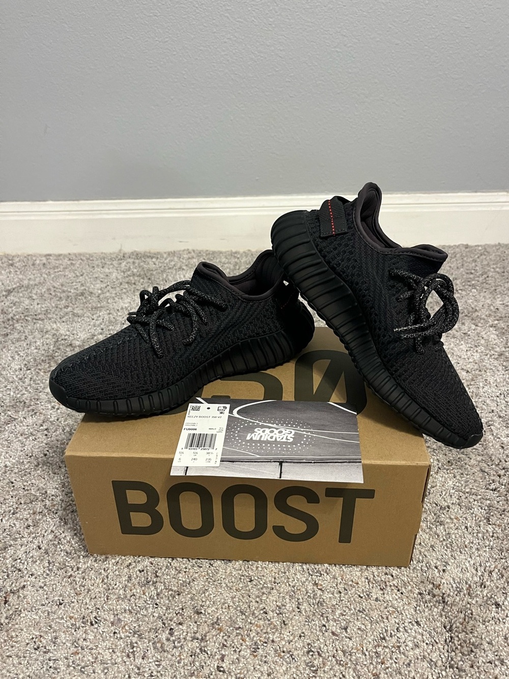 adidas Black Yeezy Boost 350 V2 Sneaker - Picture 2 of 3